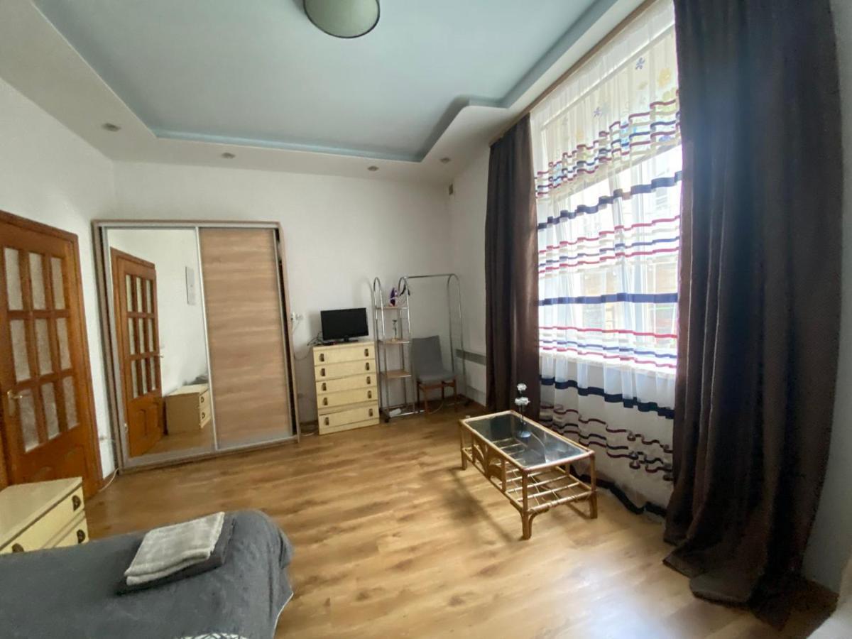 Pid Vysokym Zamkom Lviv Extérieur photo
